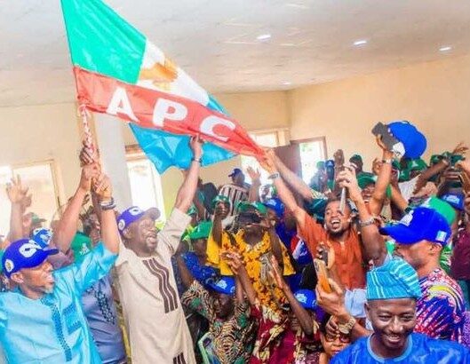 PDP Candidate, Accord Aspirant Lead Mass Defection to APC in Oyo